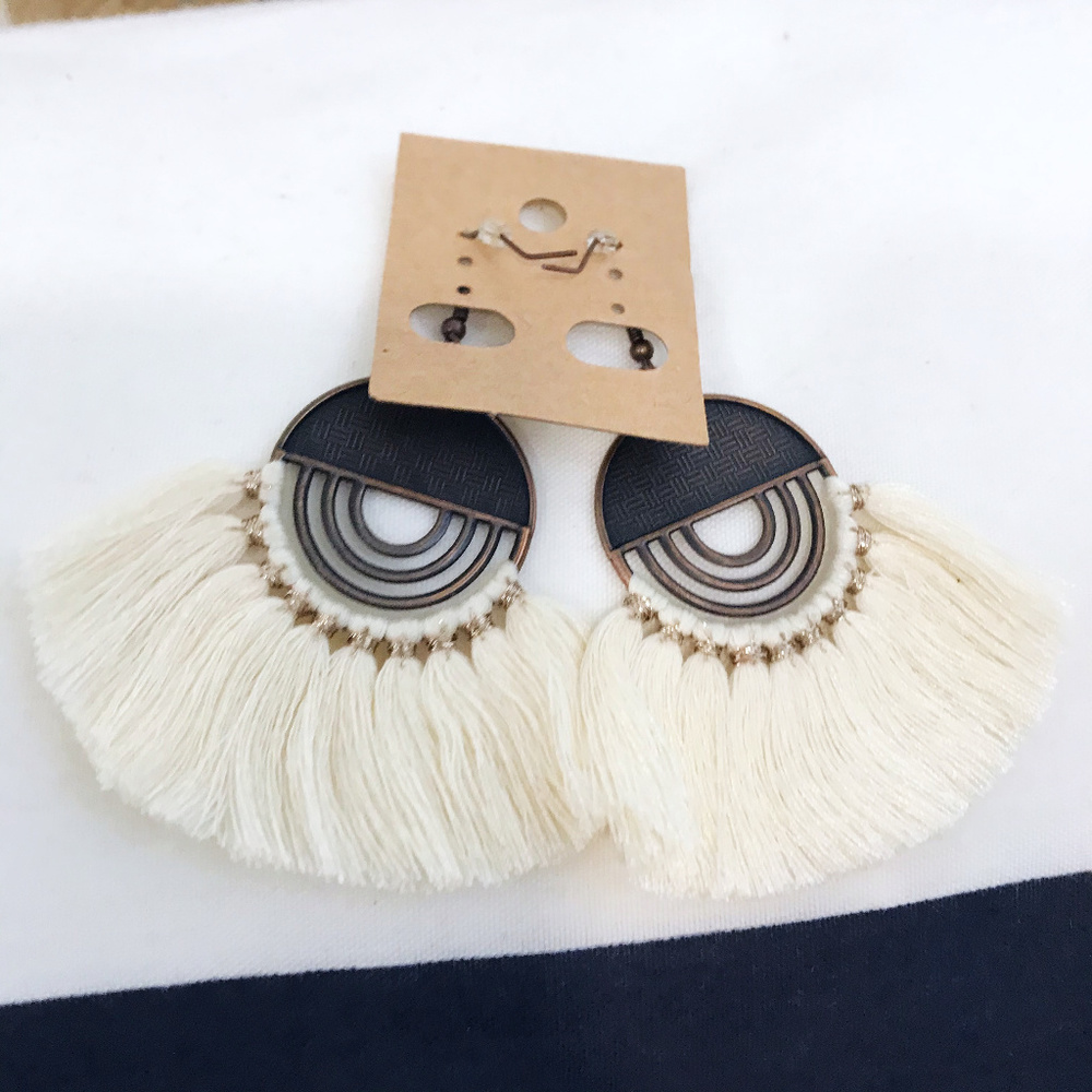 🎀 NEW Boho Cream Tassel Dangle Earrings - Picture 4 of 5